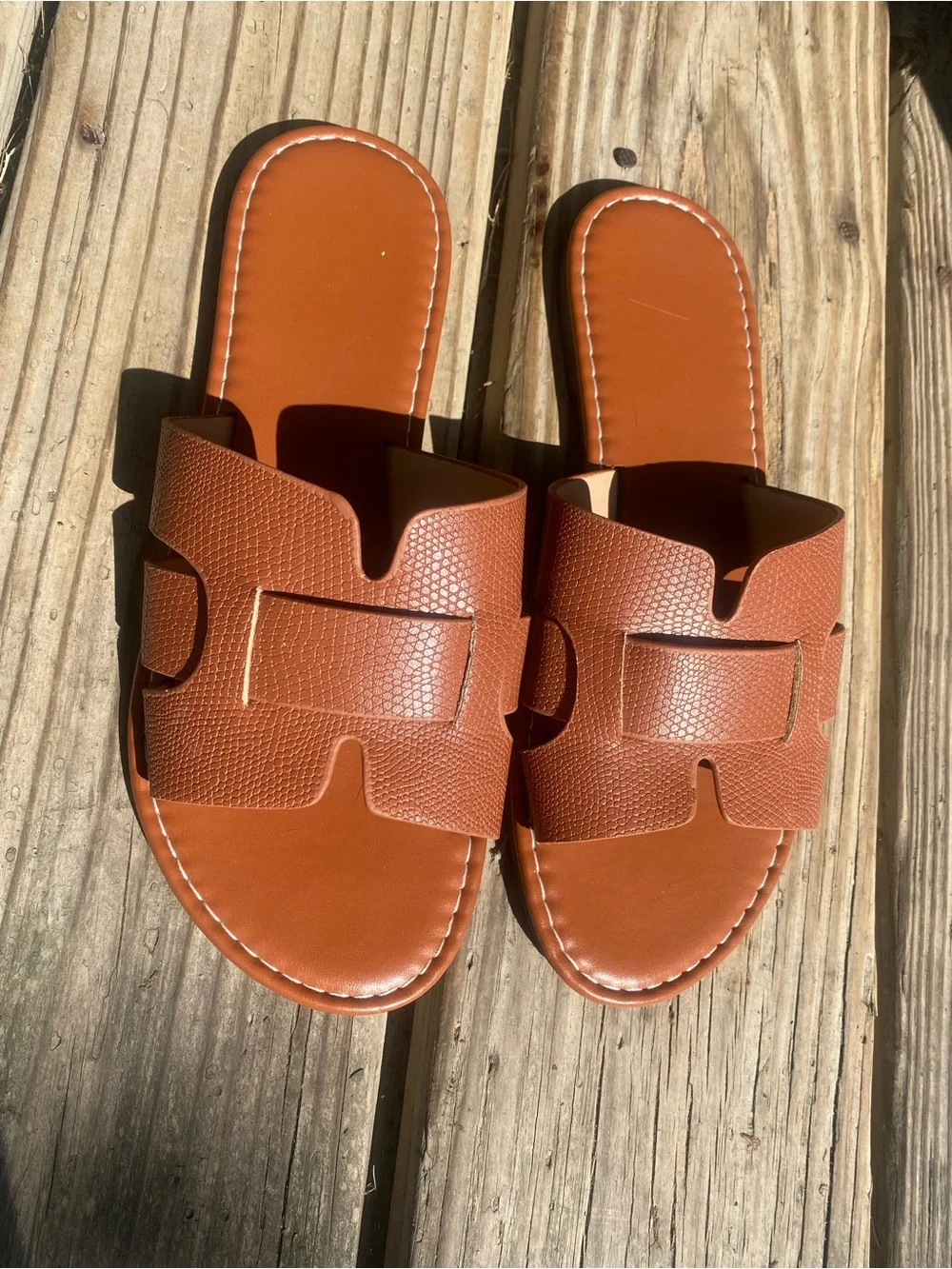 ⭐️ Cognac Brown Cutout Slides⭐️